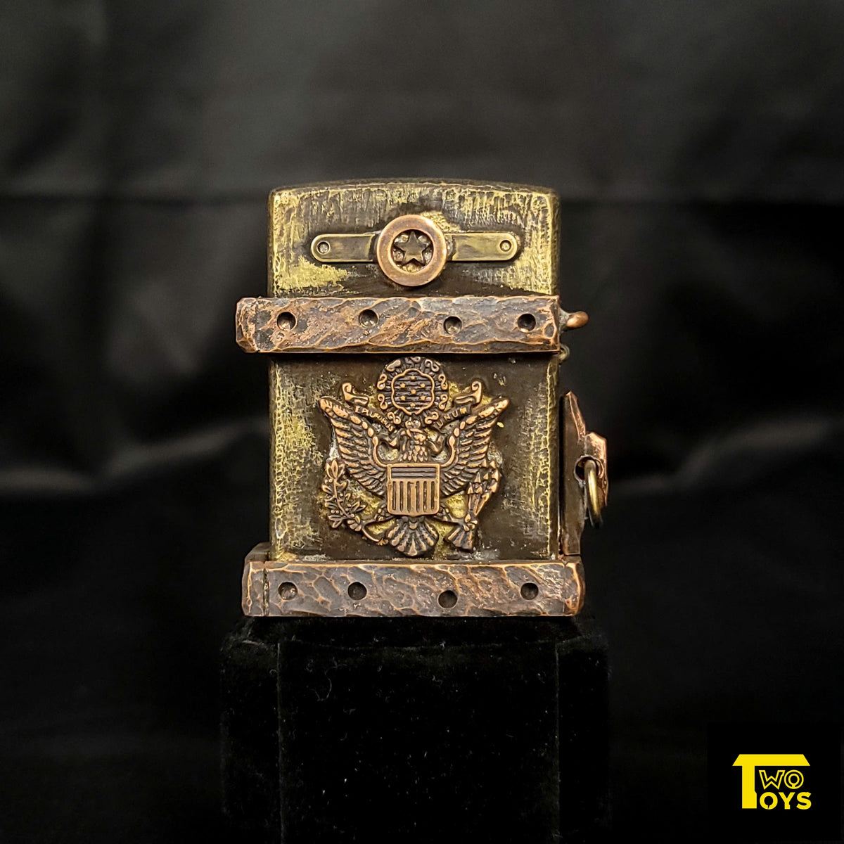freedom-defender-brass-lighter-case-twotoys